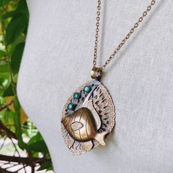 Vintage Mid Century Fish Pendant Necklace Fun Retro Kitschy Nautical Jewelry - Picture 5 of 11